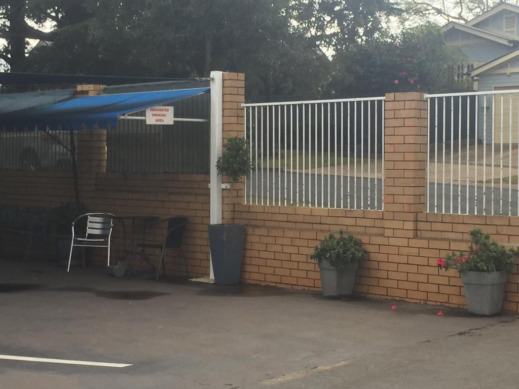 Blue Violet Motor Inn Toowoomba Zewnętrze zdjęcie